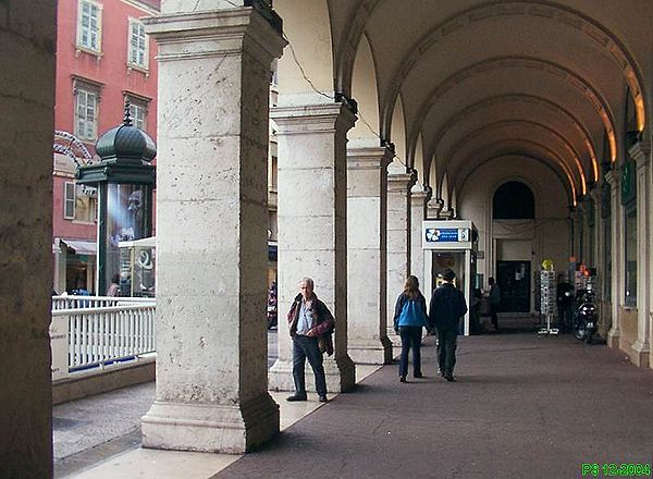 Genève-proche Croix-d'Or : Magnifique boutique d'angle à remettre
