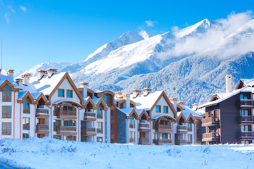 Les 4 Vallées : Bel hôtel avec + de 40 chambres au centre du village à vendre.